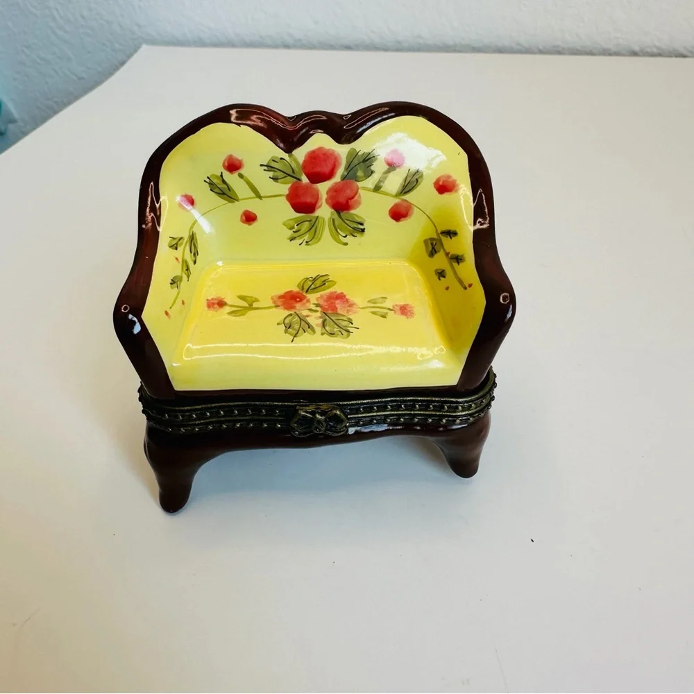 Floral Victorian Loveseat‎ Trinket Box